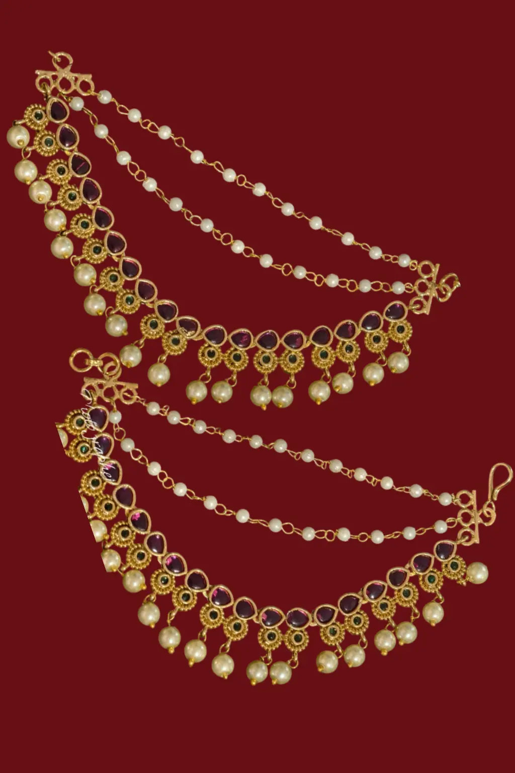 Gold maati with kemp and pearl danglers