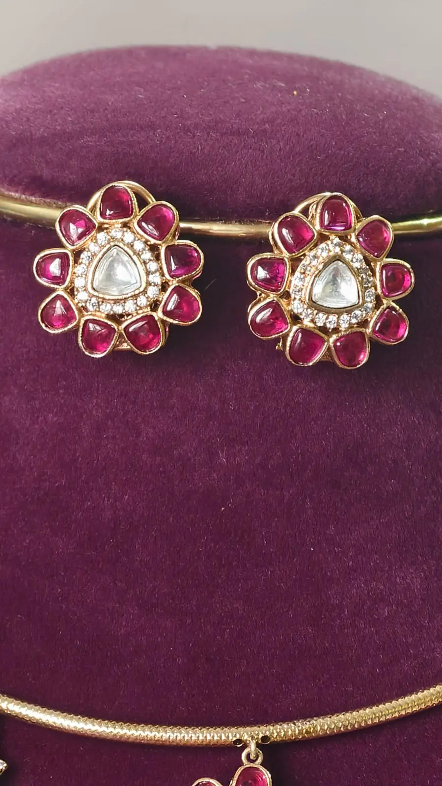 Red Noora Kundan Hasli Necklace Set